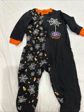 Source Unknown Black & Orange Halloween Spider Web One-Piece Footie Pajamas